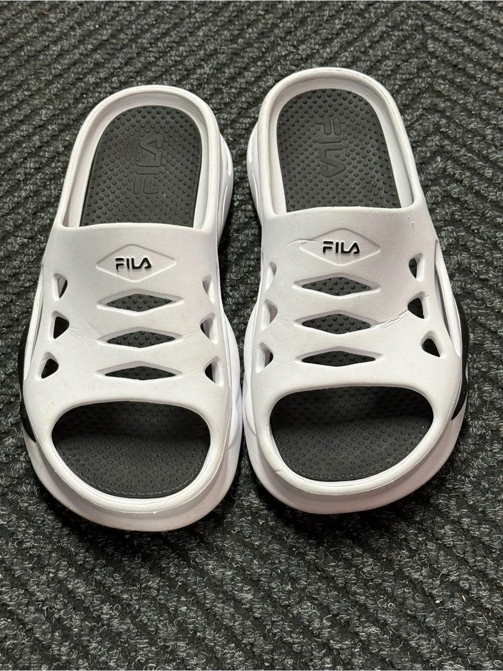 Fila lightweight slides